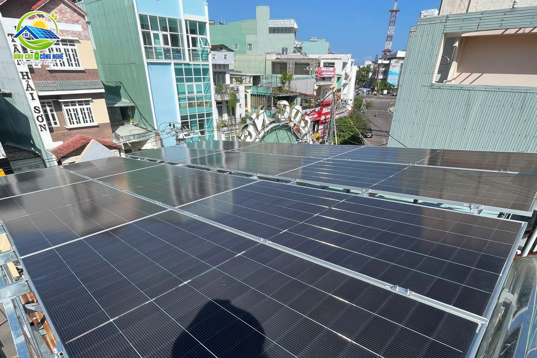 Dự án điện mặt trời với tổng công suất 12.2kwp, giảm 3 - 4 triệu tiền điện hàng tháng cho cửa hàng mắt kính tại đường Lê Hồng Phong - Quy Nhơn